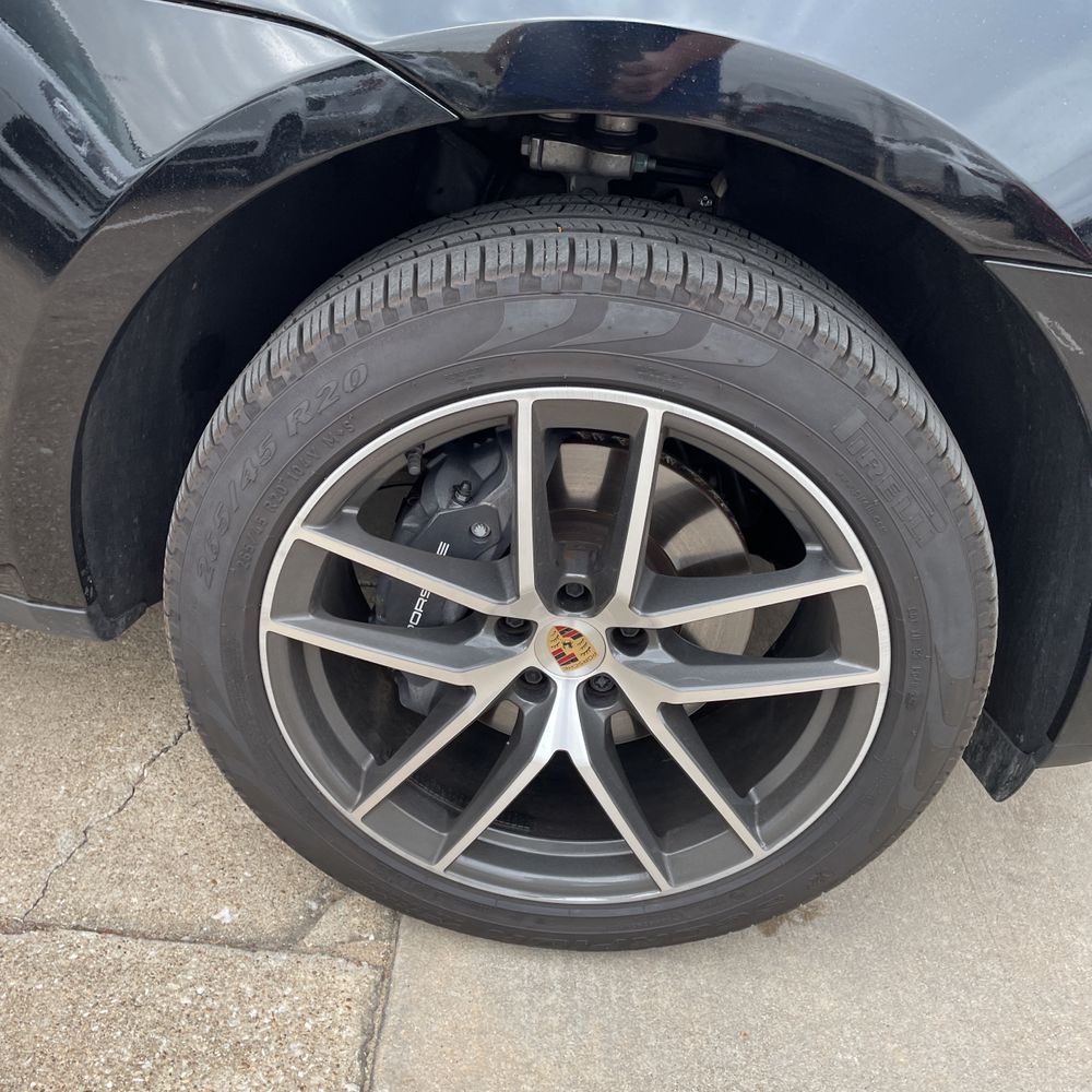 2024 Porsche Macan Base