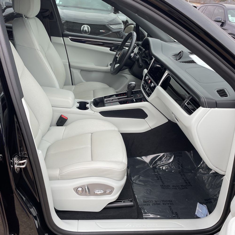 2024 Porsche Macan Base