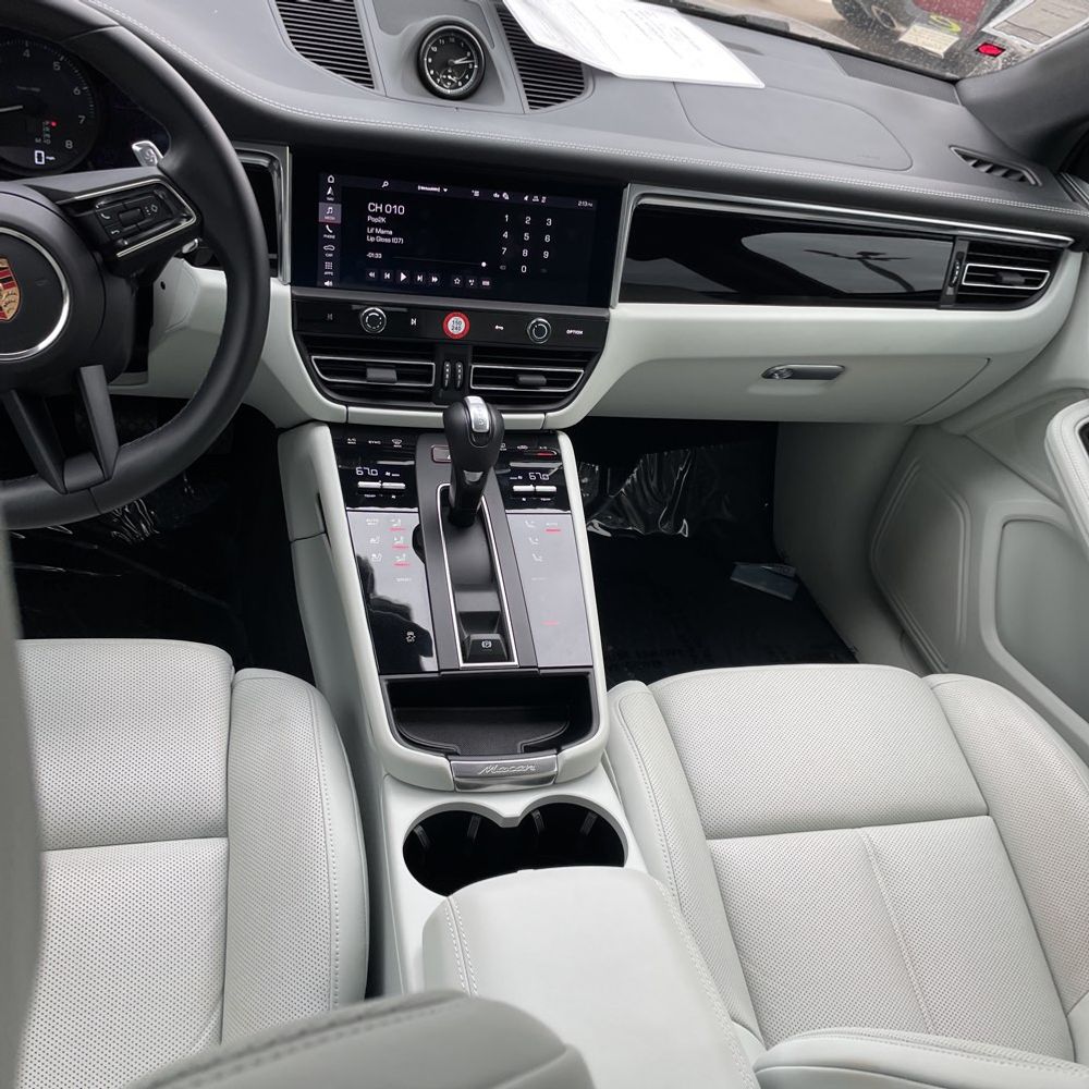 2024 Porsche Macan Base