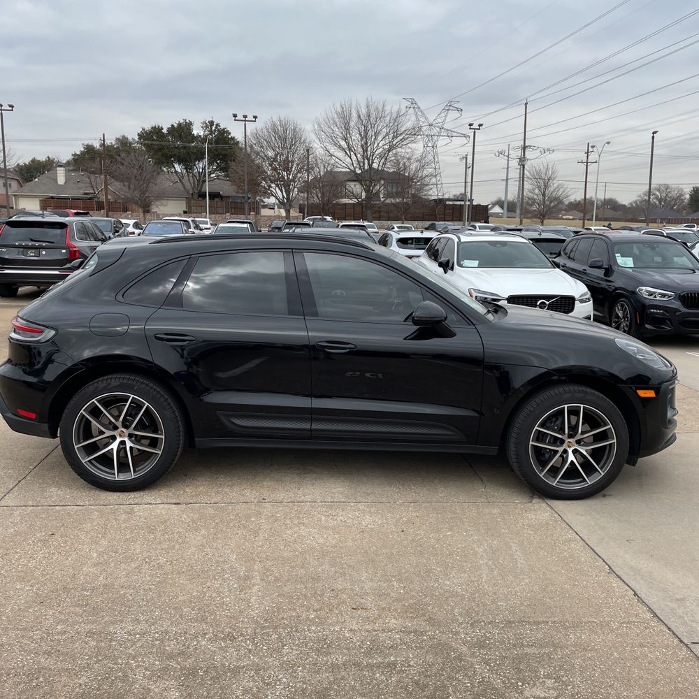 2024 Porsche Macan Base