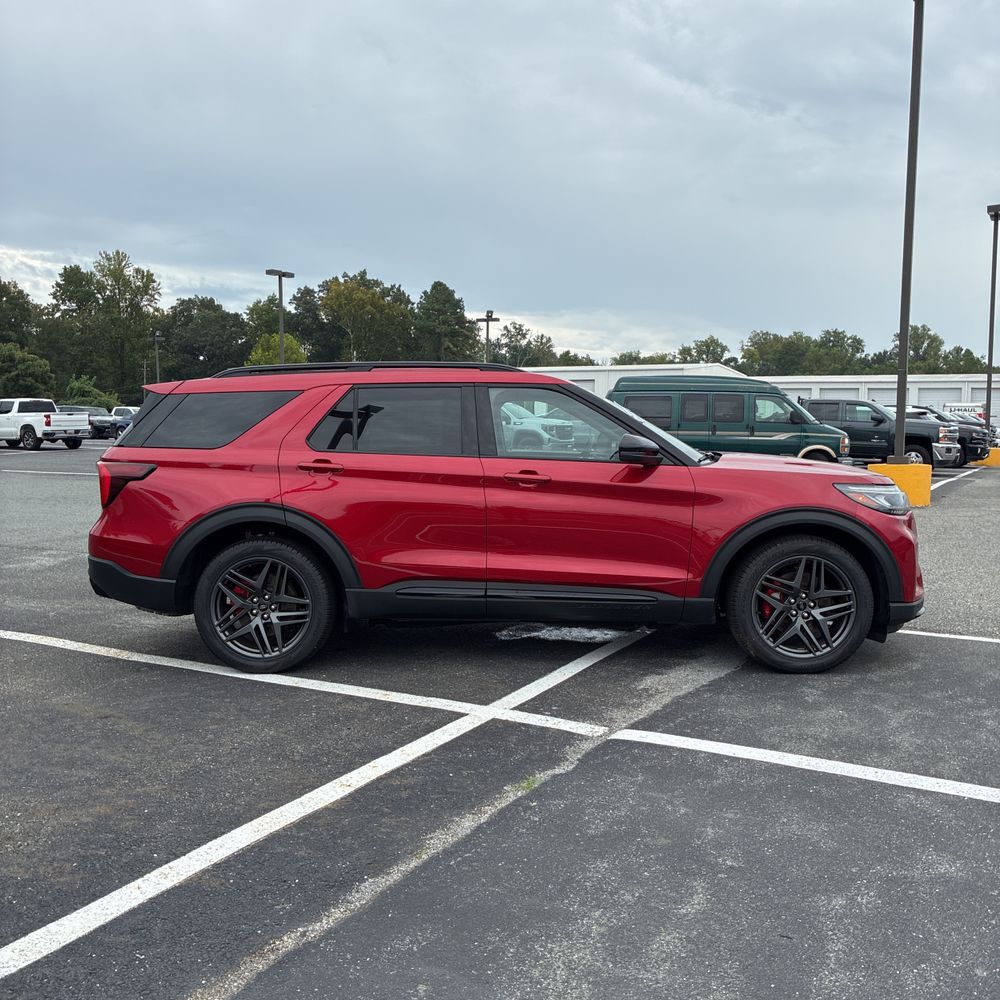 2025 Ford Explorer ST