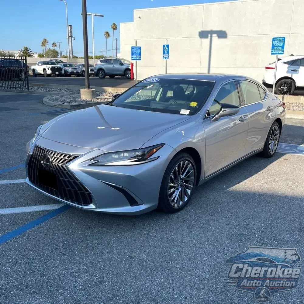 2025 Lexus ES 300h Luxury
