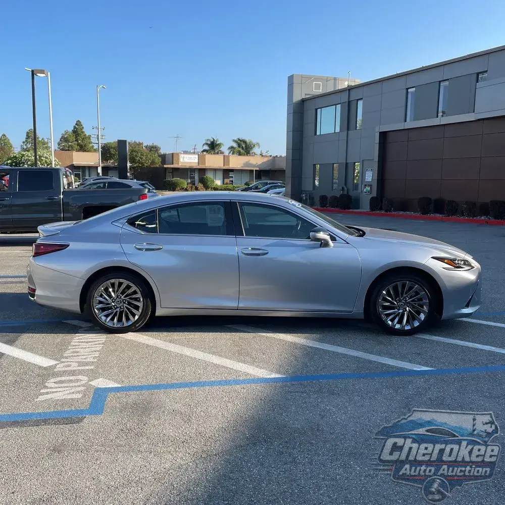 2025 Lexus ES 300h Luxury