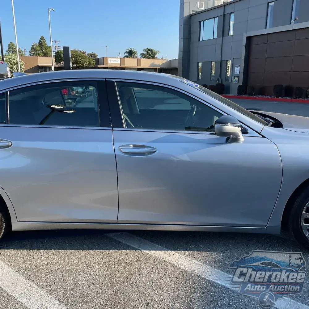 2025 Lexus ES 300h Luxury