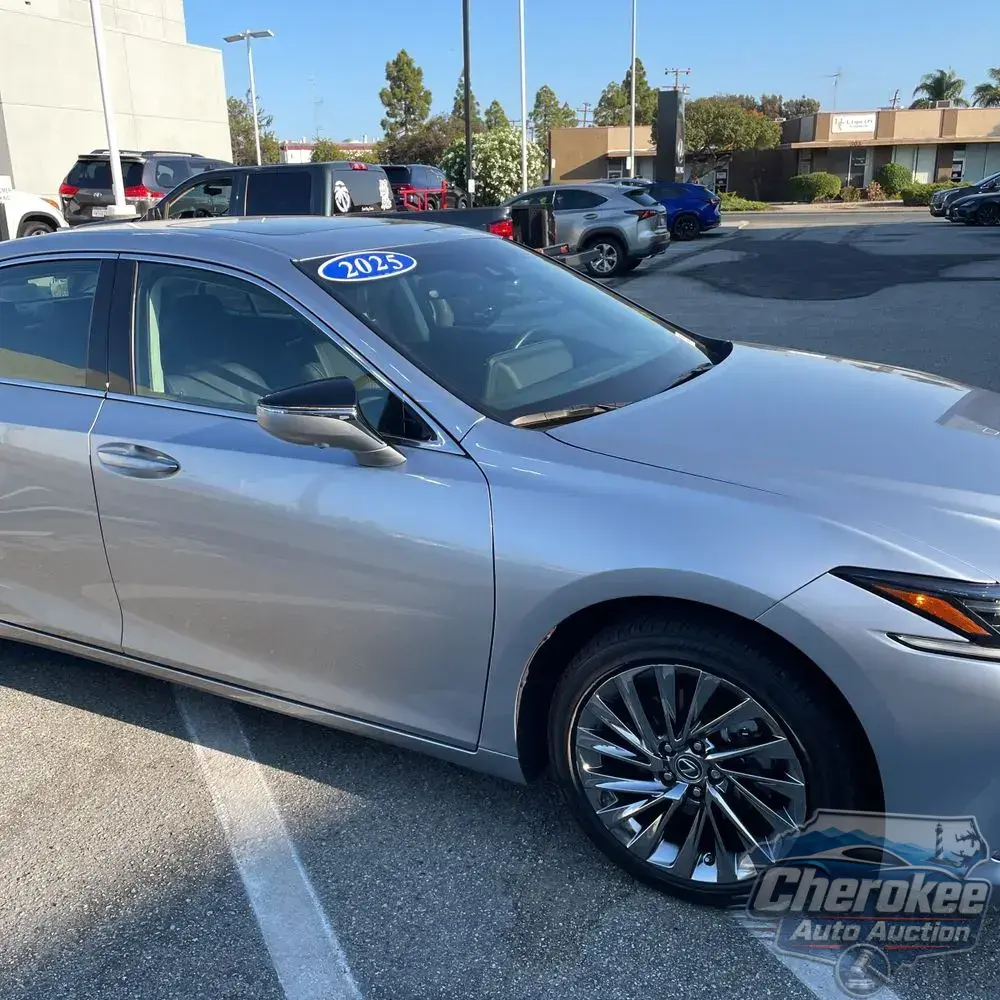 2025 Lexus ES 300h Luxury