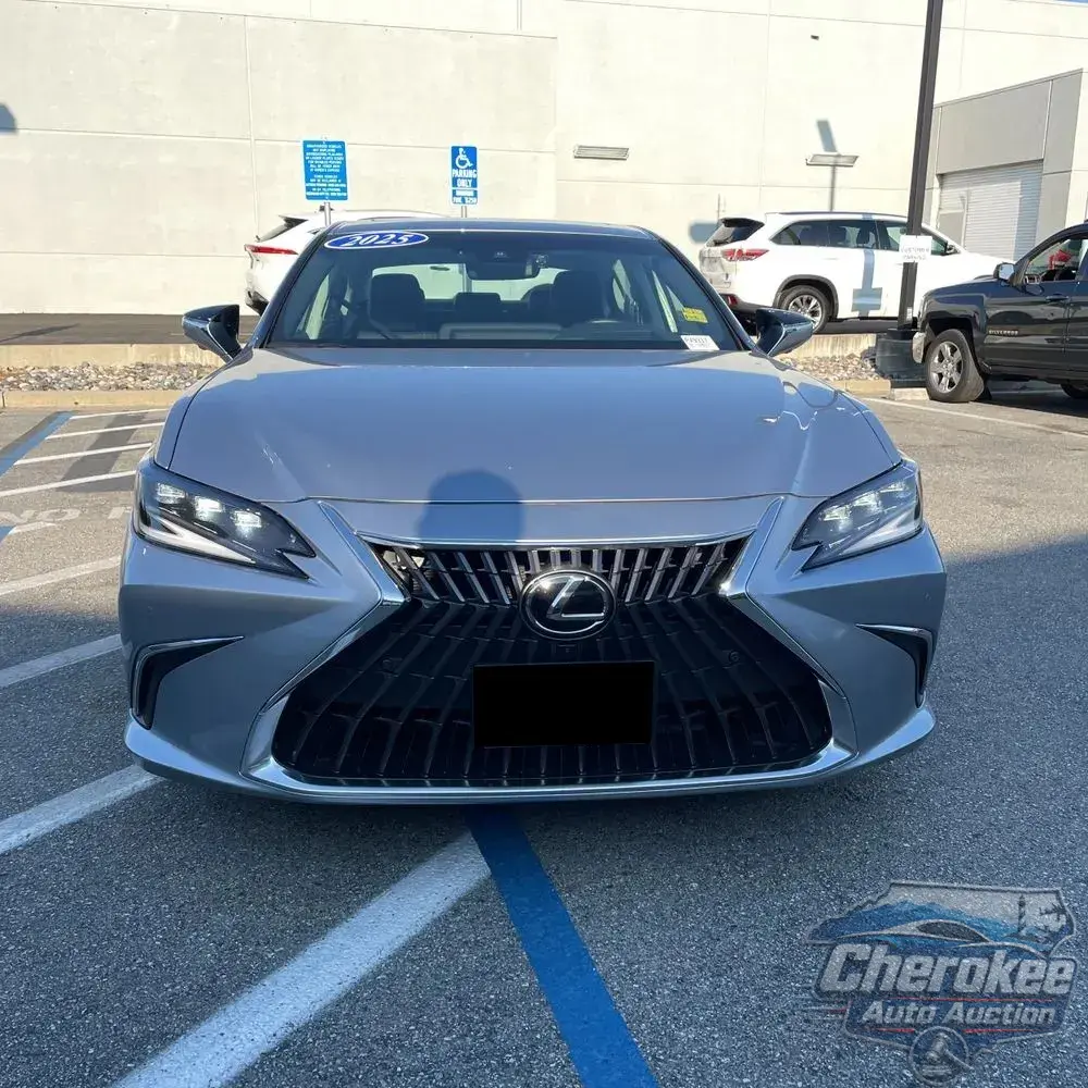 2025 Lexus ES 300h Luxury