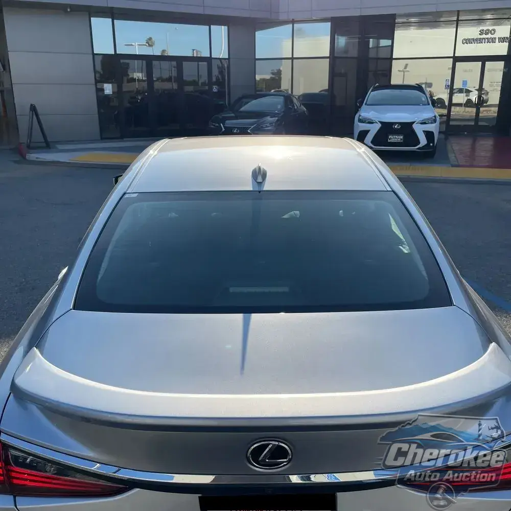 2025 Lexus ES 300h Luxury