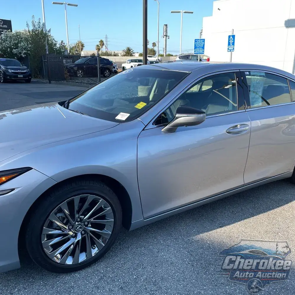 2025 Lexus ES 300h Luxury
