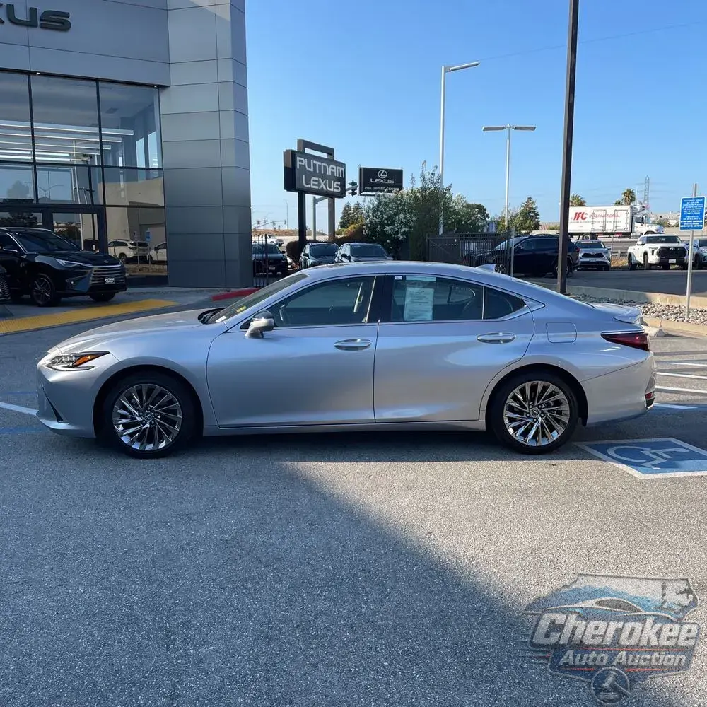 2025 Lexus ES 300h Luxury