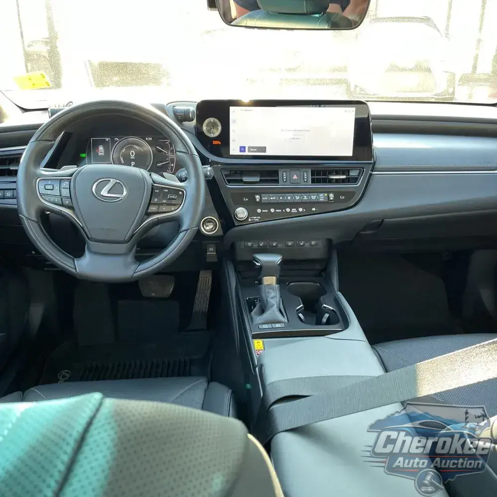 2025 Lexus ES 300h Luxury