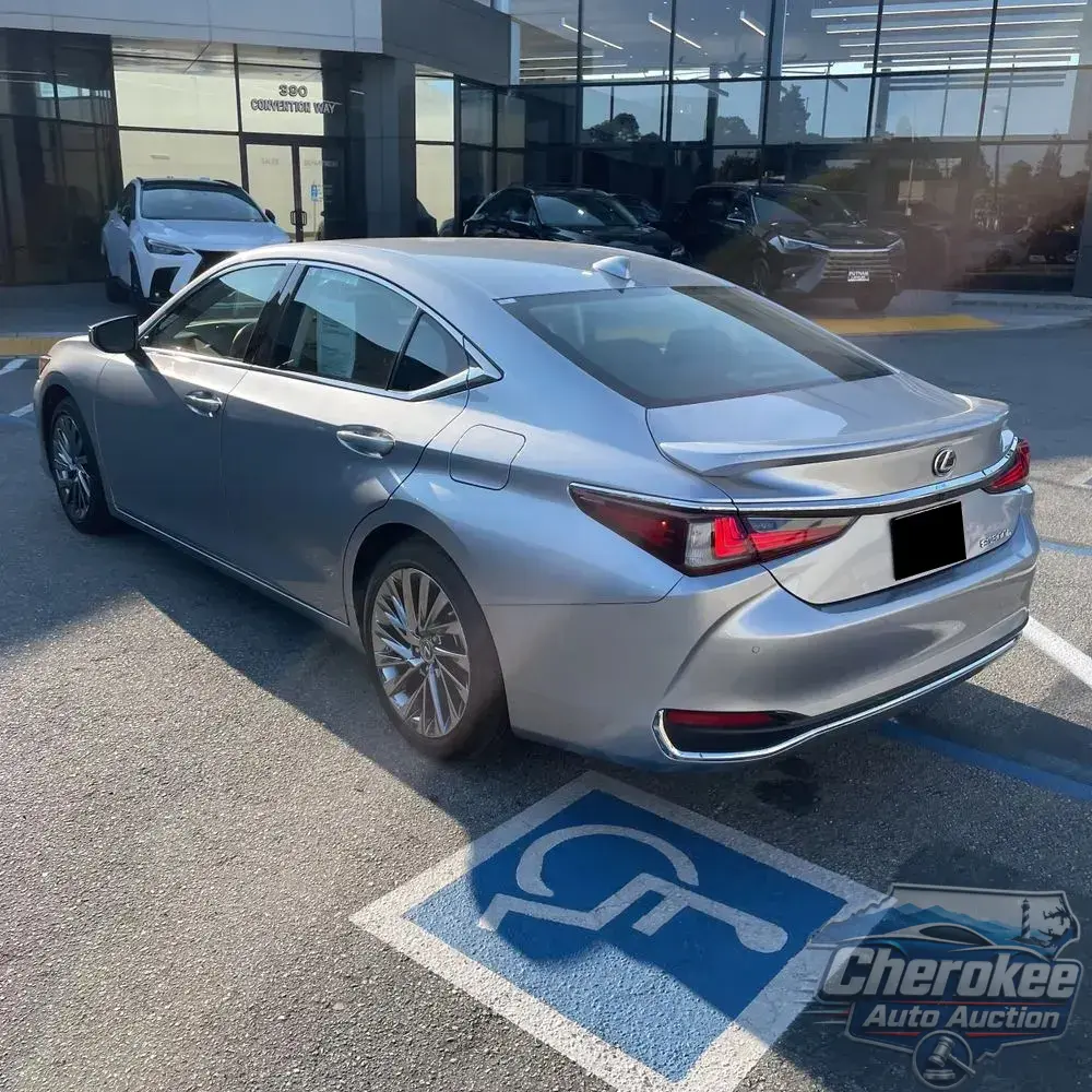 2025 Lexus ES 300h Luxury