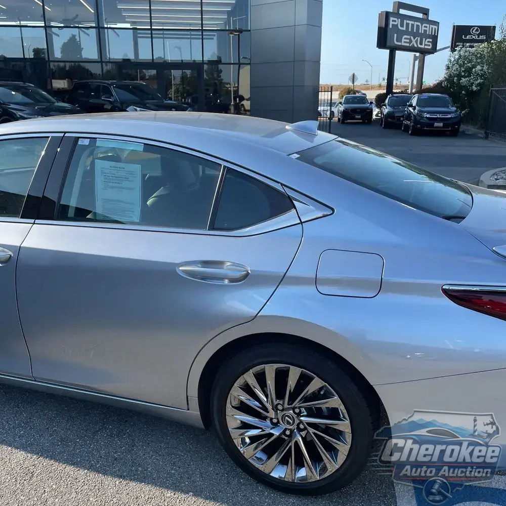 2025 Lexus ES 300h Luxury