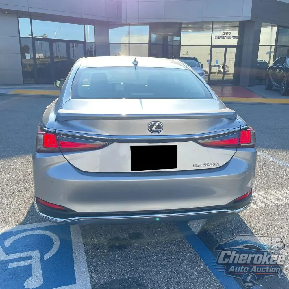 2025 Lexus ES 300h Luxury