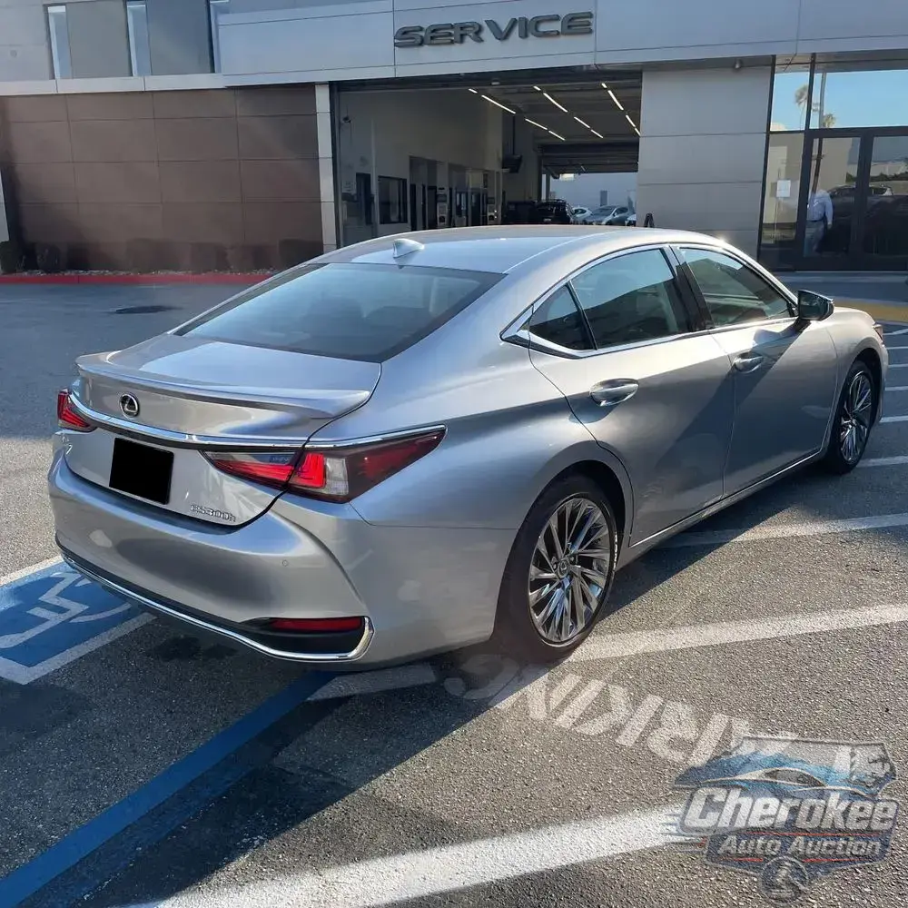 2025 Lexus ES 300h Luxury