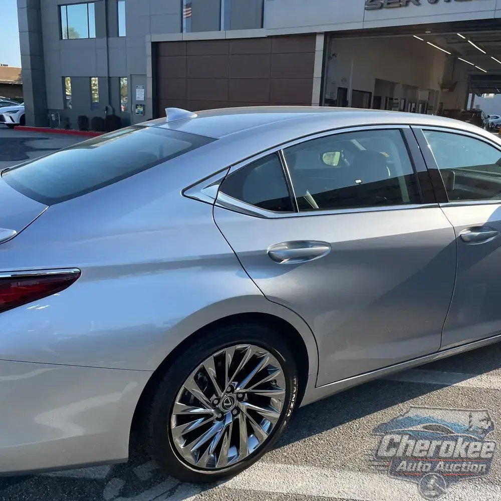 2025 Lexus ES 300h Luxury
