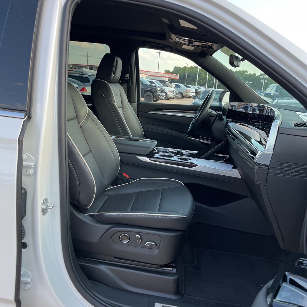 2025 Cadillac Escalade ESV Premium Luxury