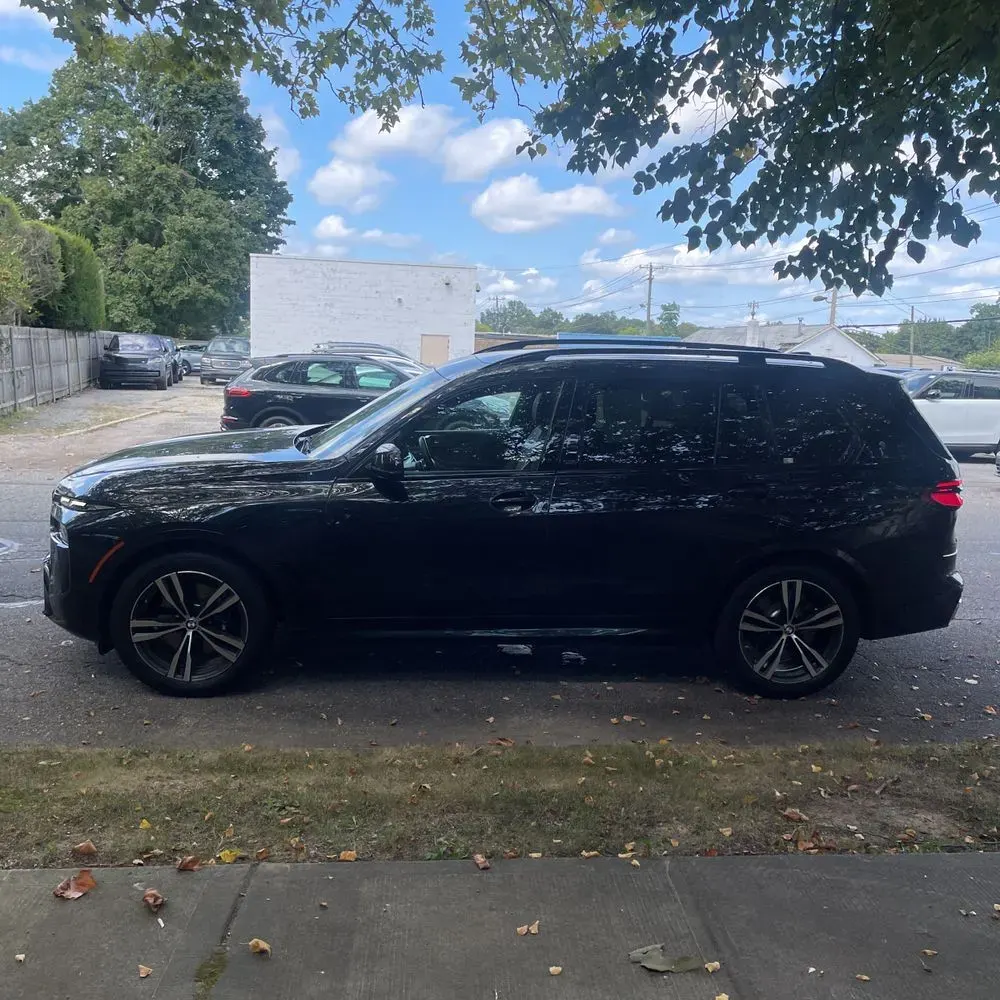 2023 BMW X7 M60i