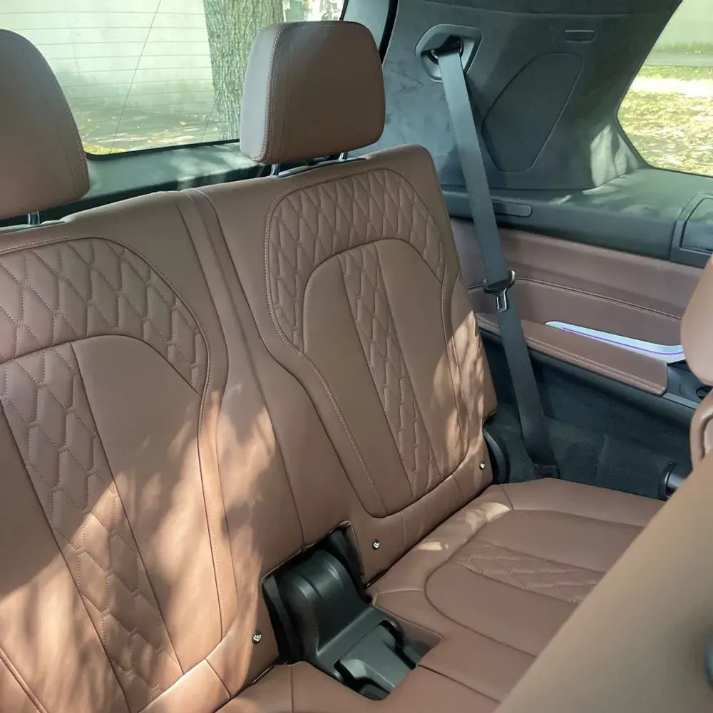 2023 BMW X7 M60i
