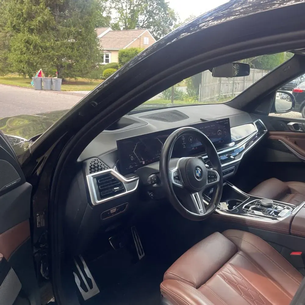 2023 BMW X7 M60i