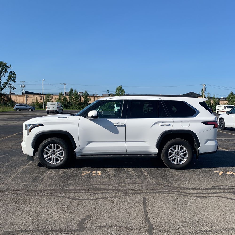 2023 Toyota Sequoia SR5