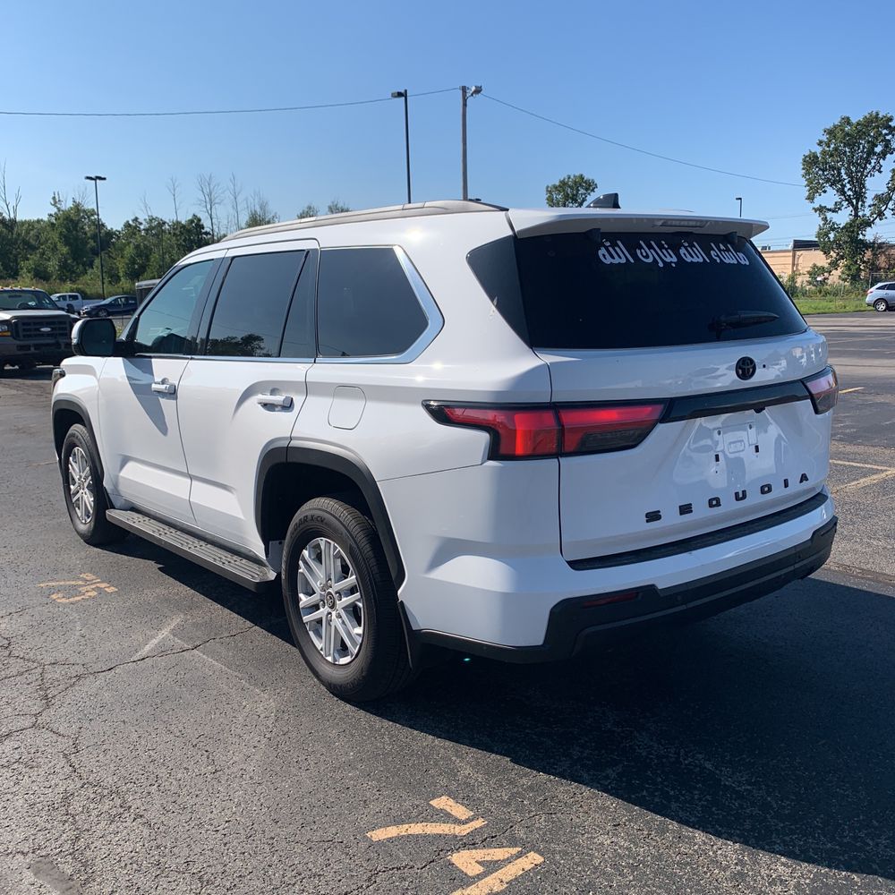 2023 Toyota Sequoia SR5