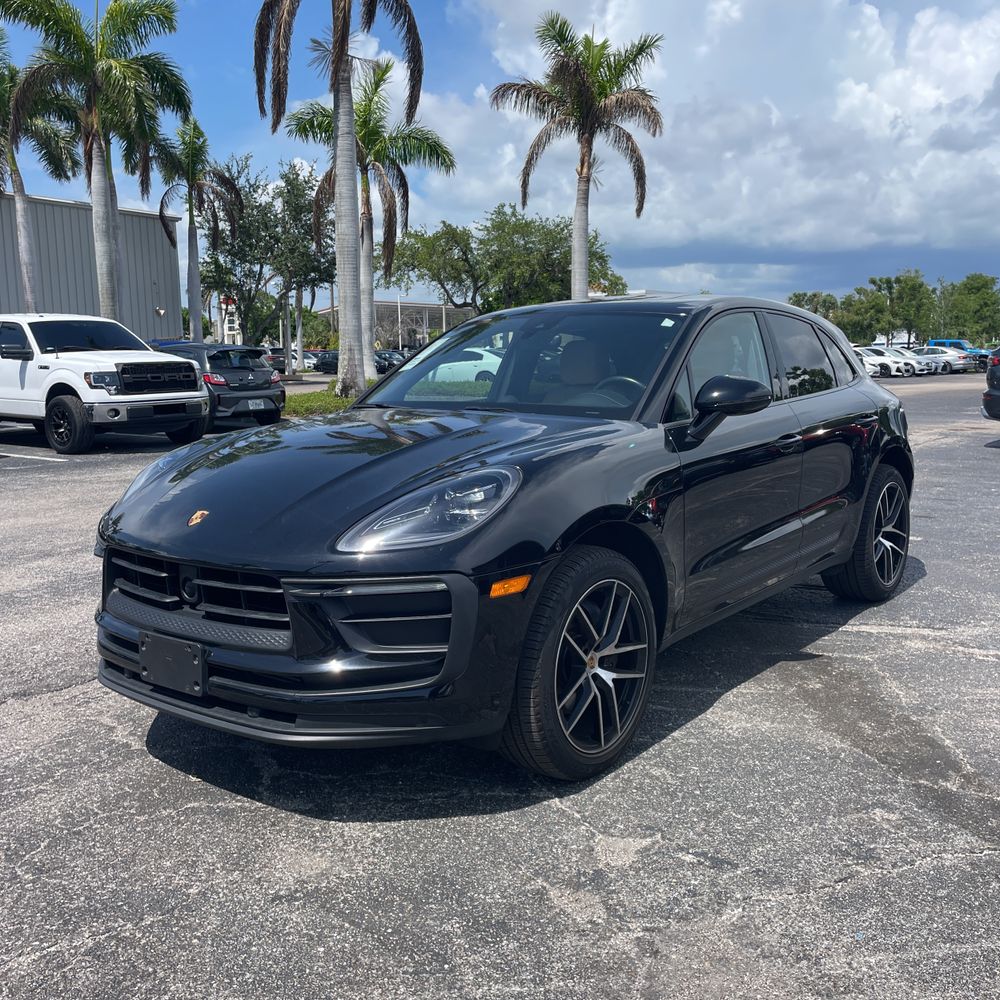 2023 Porsche Macan Base
