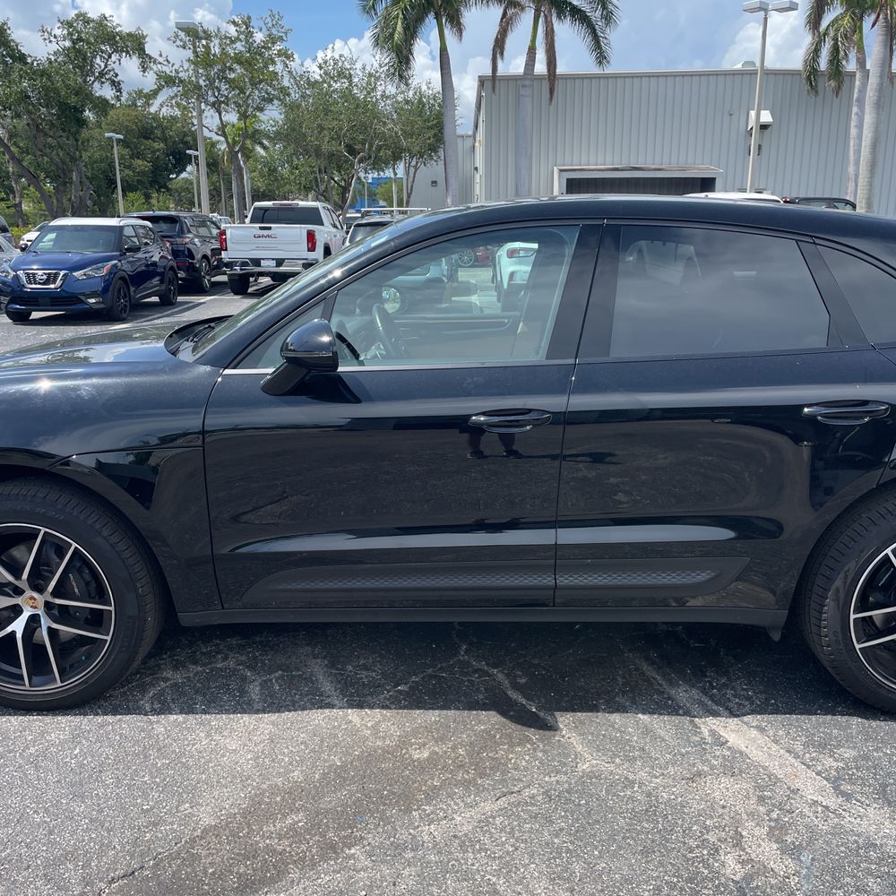 2023 Porsche Macan Base