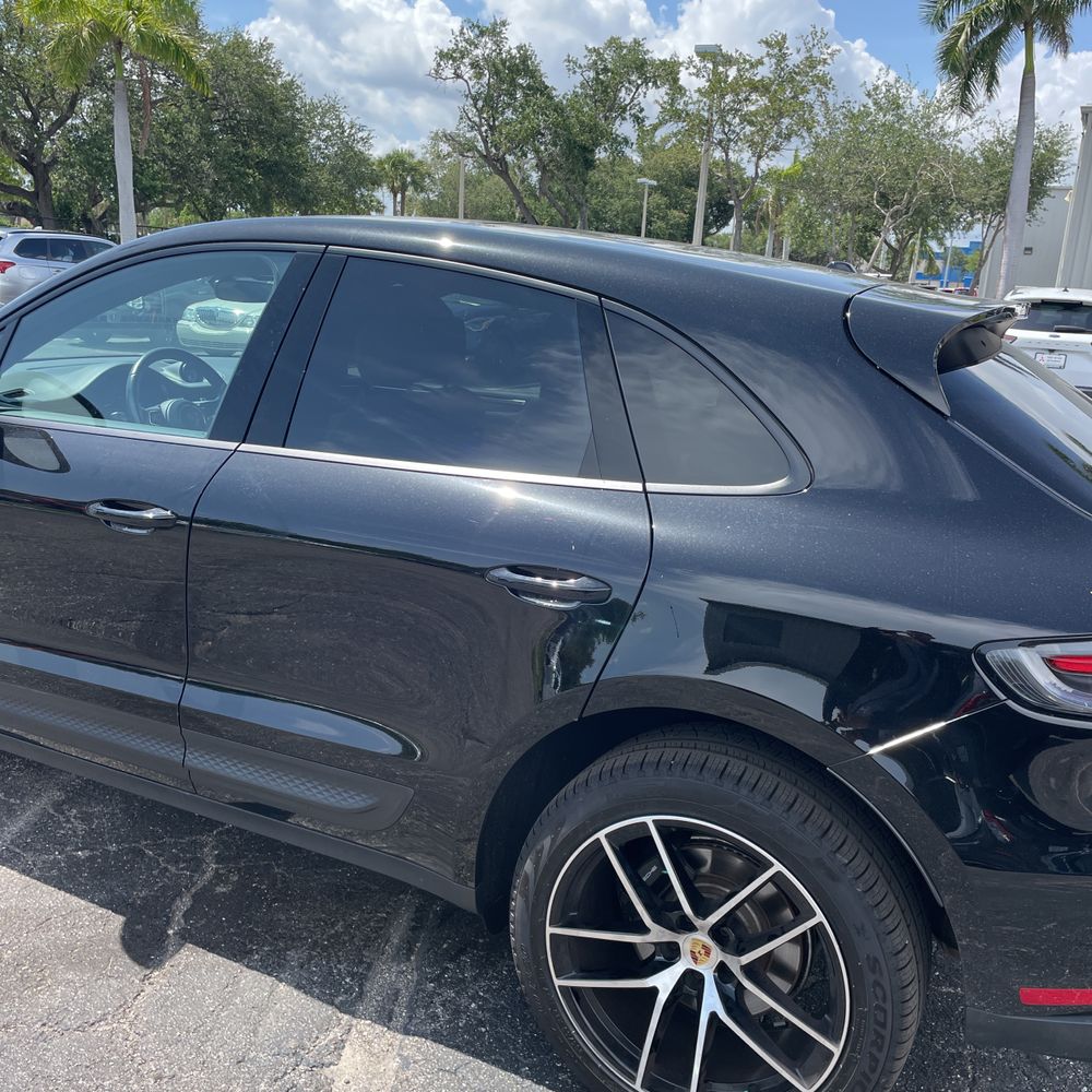 2023 Porsche Macan Base