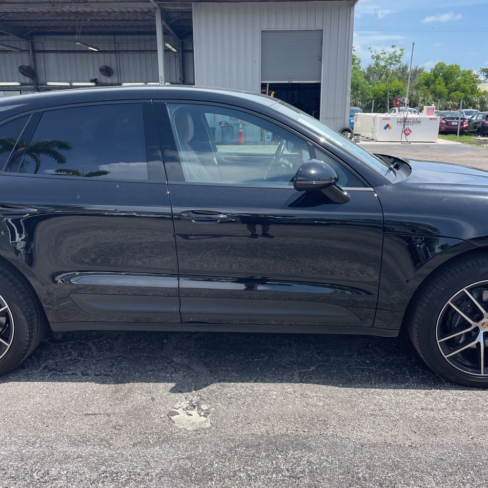 2023 Porsche Macan Base