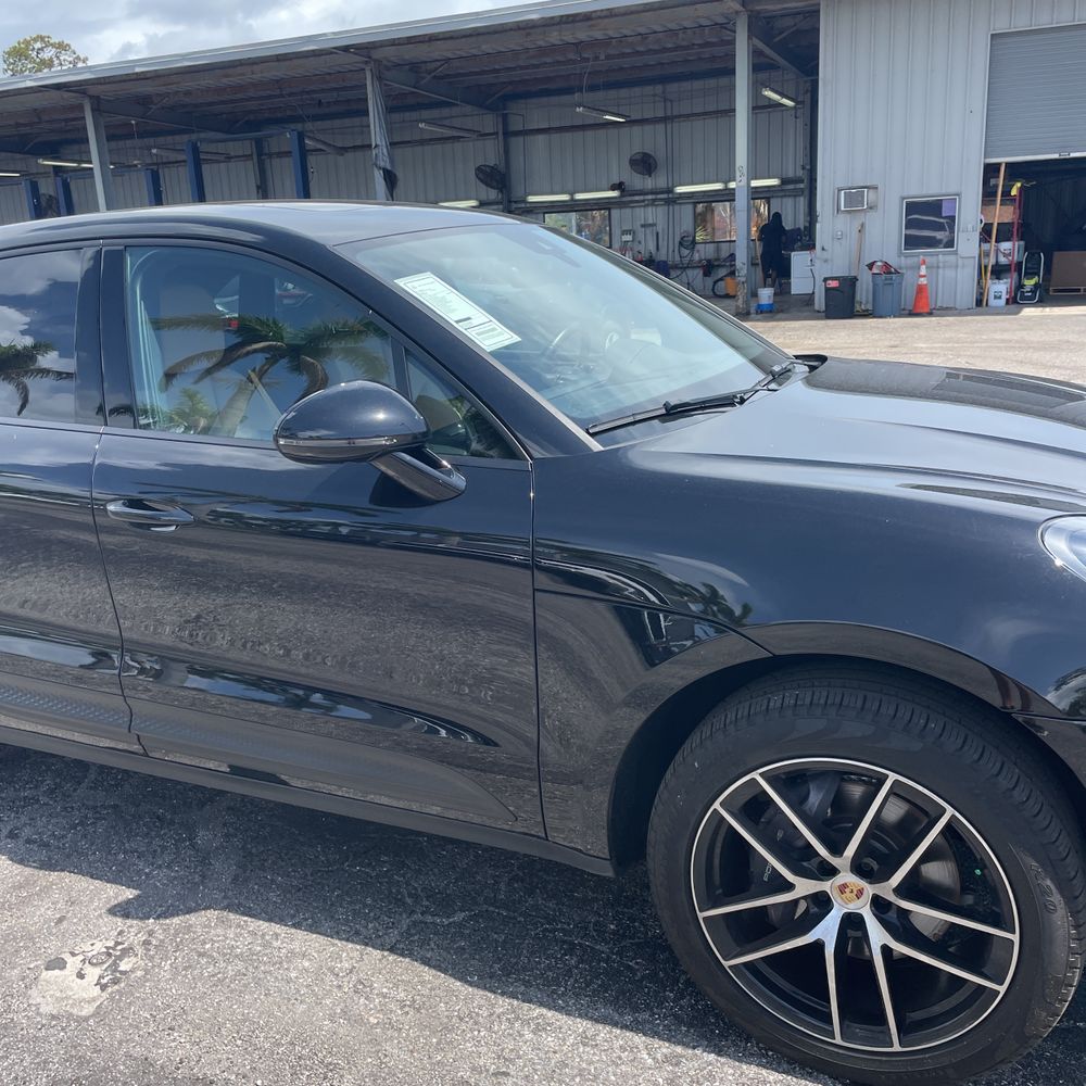 2023 Porsche Macan Base