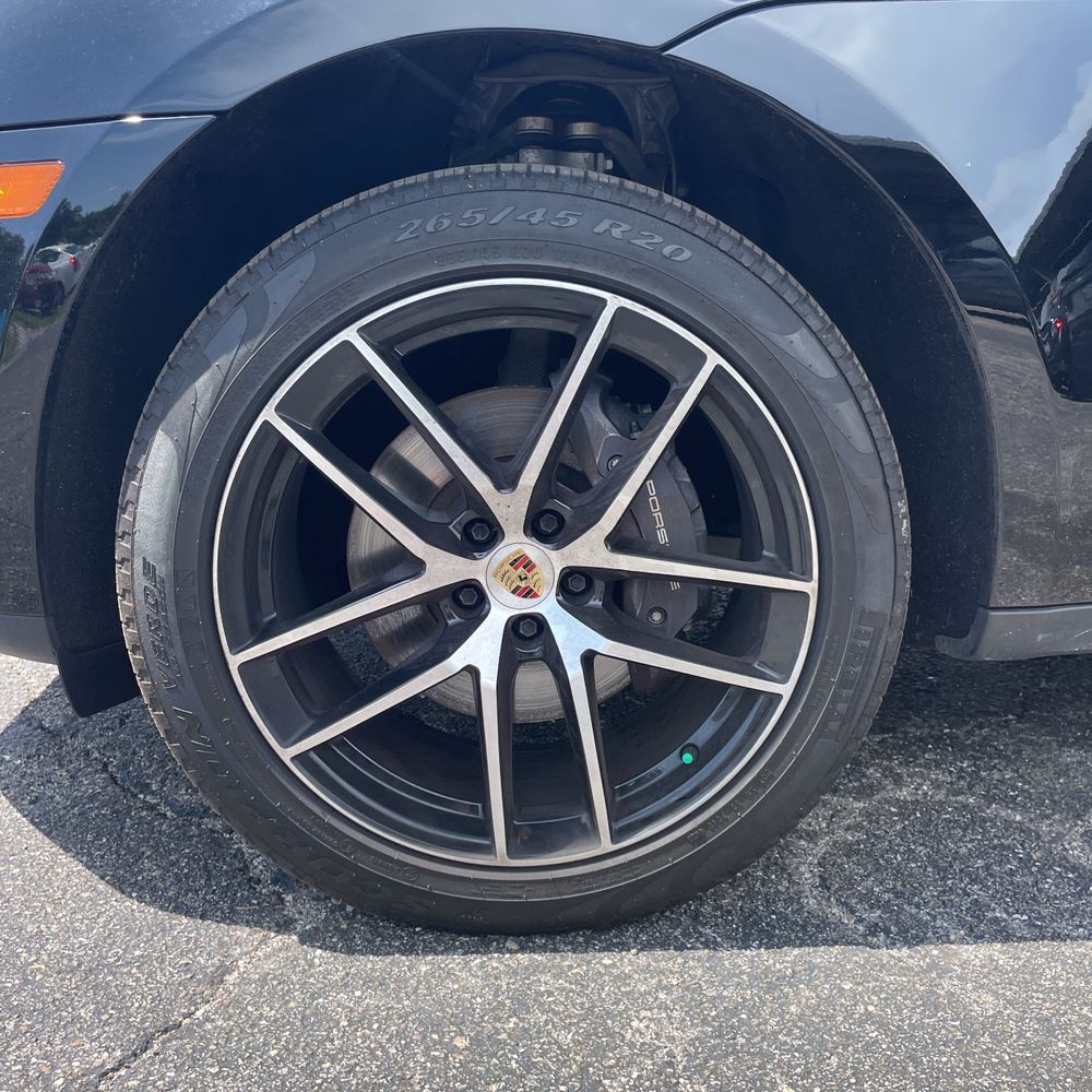 2023 Porsche Macan Base