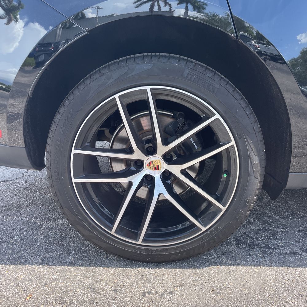 2023 Porsche Macan Base