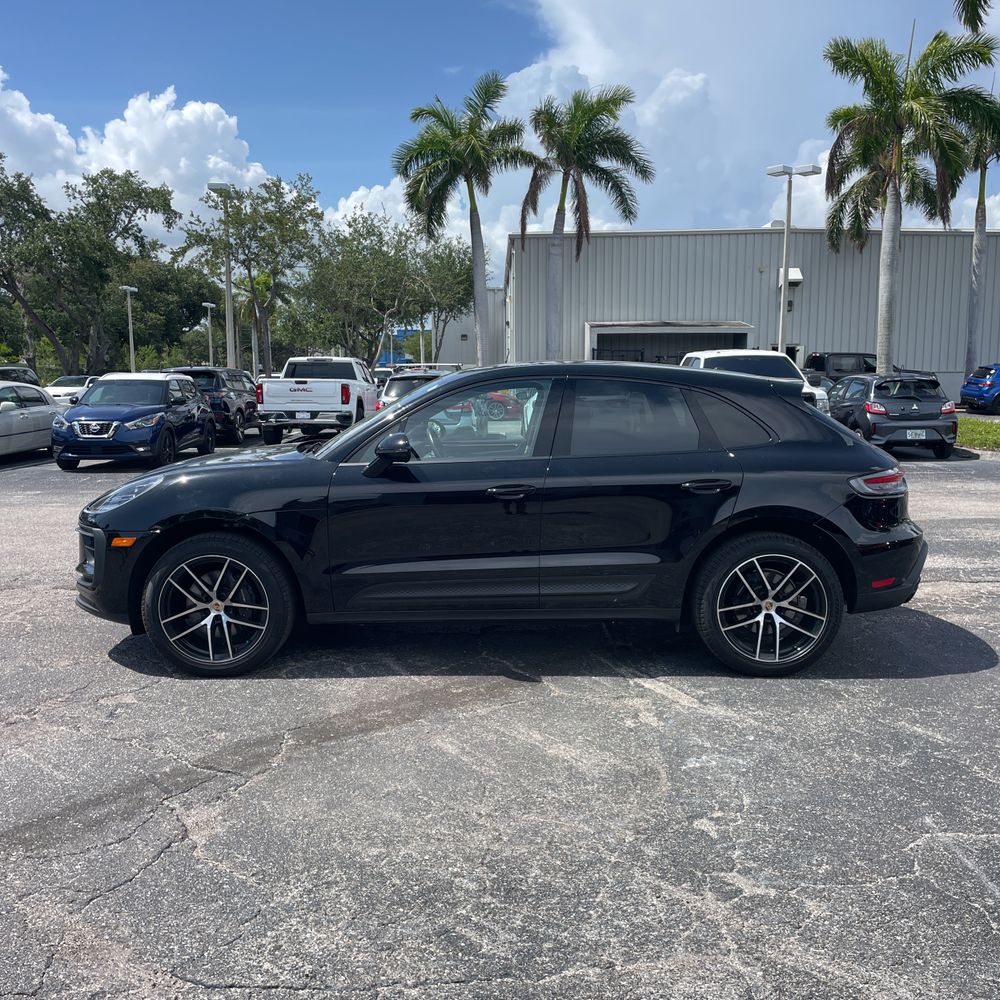 2023 Porsche Macan Base
