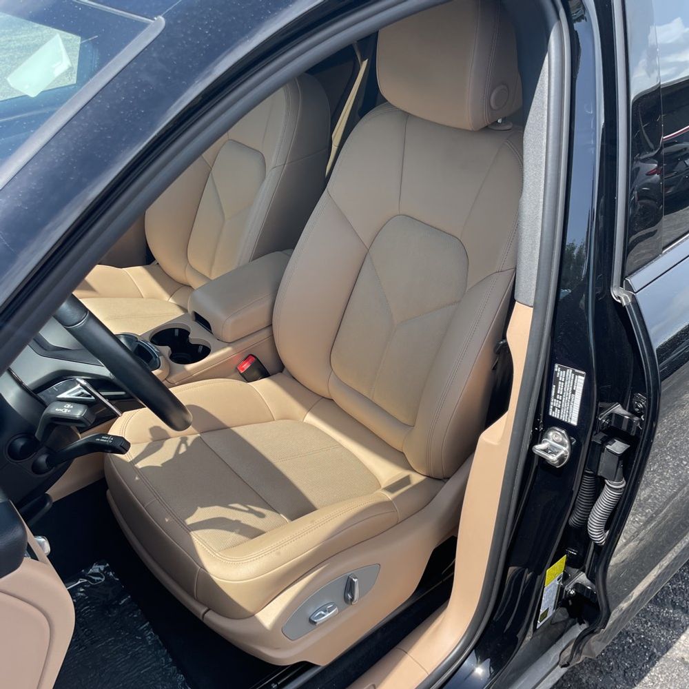 2023 Porsche Macan Base
