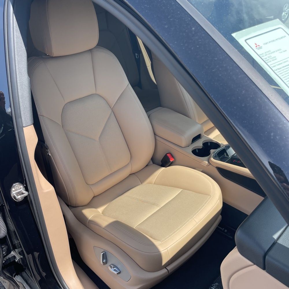 2023 Porsche Macan Base