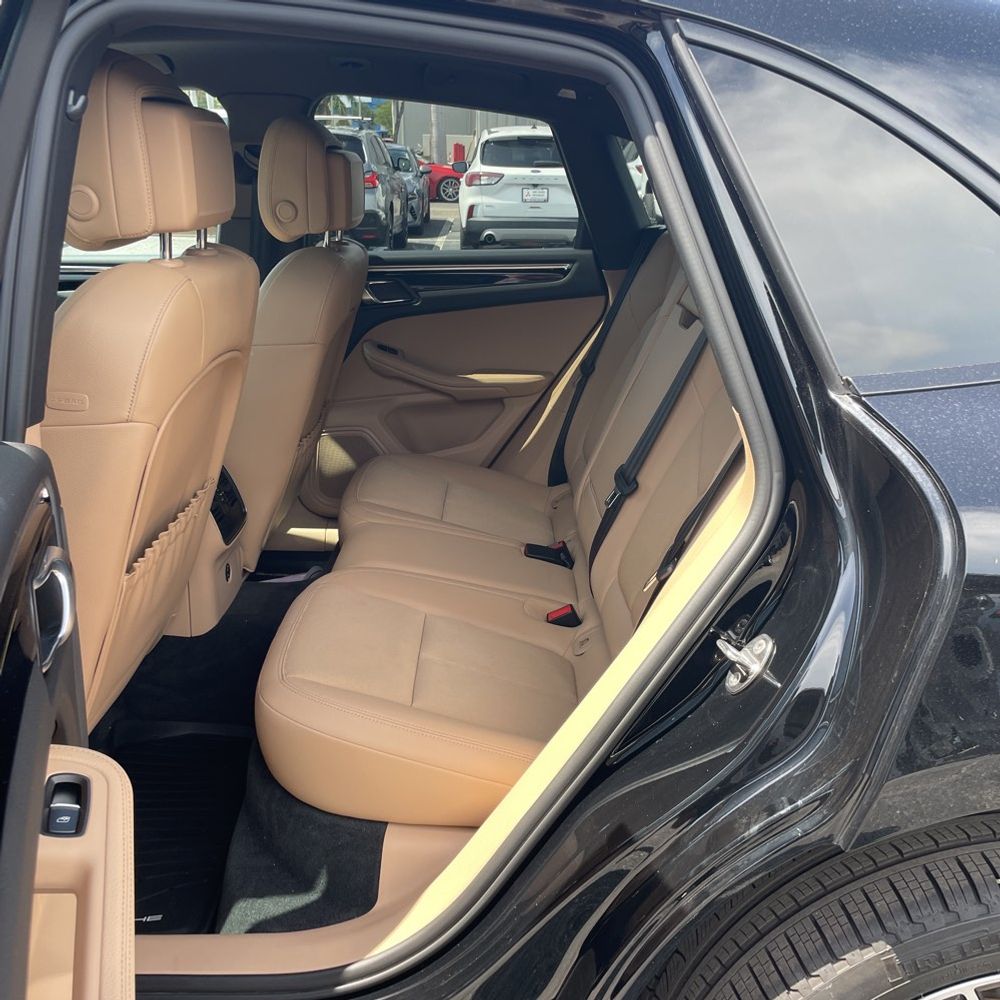 2023 Porsche Macan Base