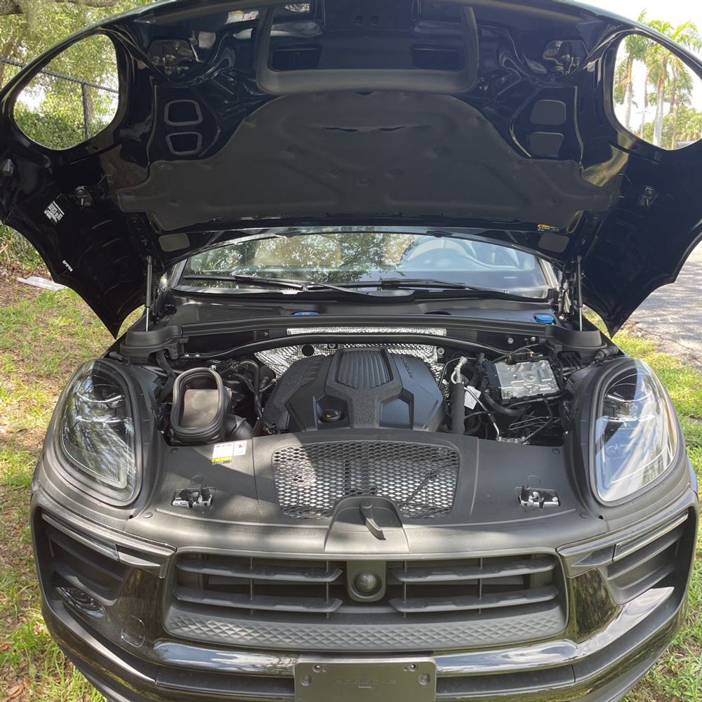 2023 Porsche Macan Base