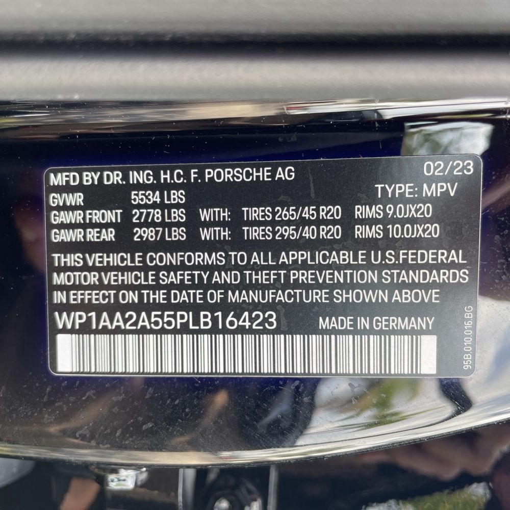 2023 Porsche Macan Base