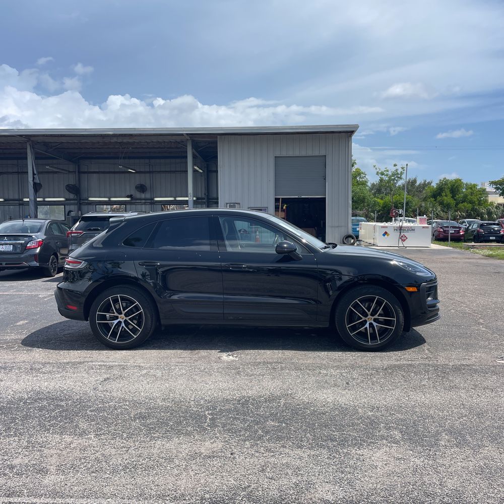 2023 Porsche Macan Base