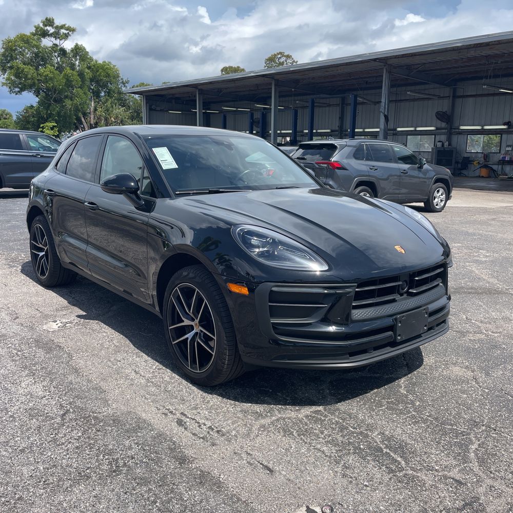 2023 Porsche Macan Base