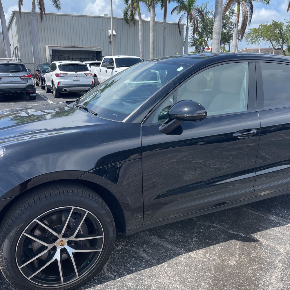 2023 Porsche Macan Base