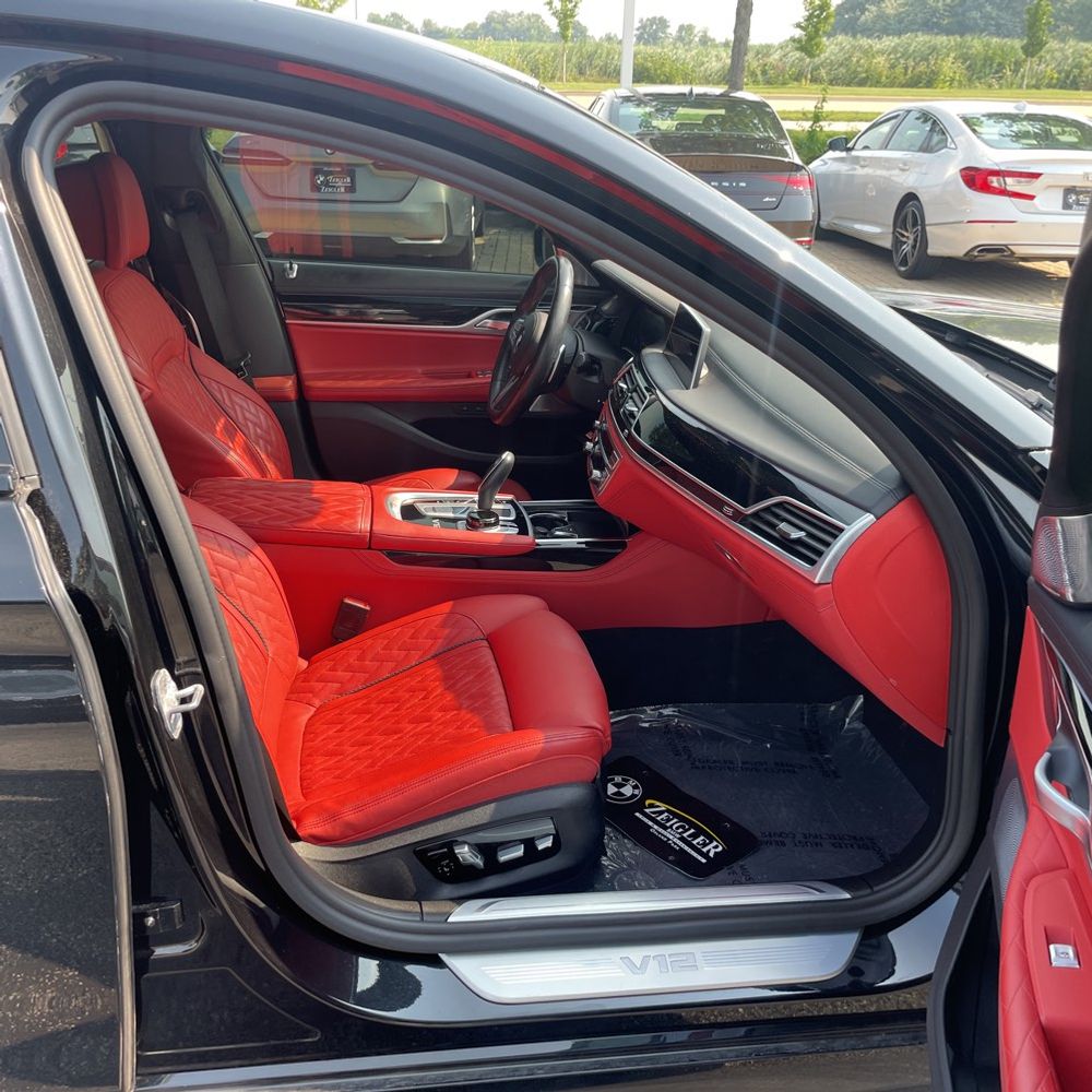 2022 BMW 7-Series M760xi