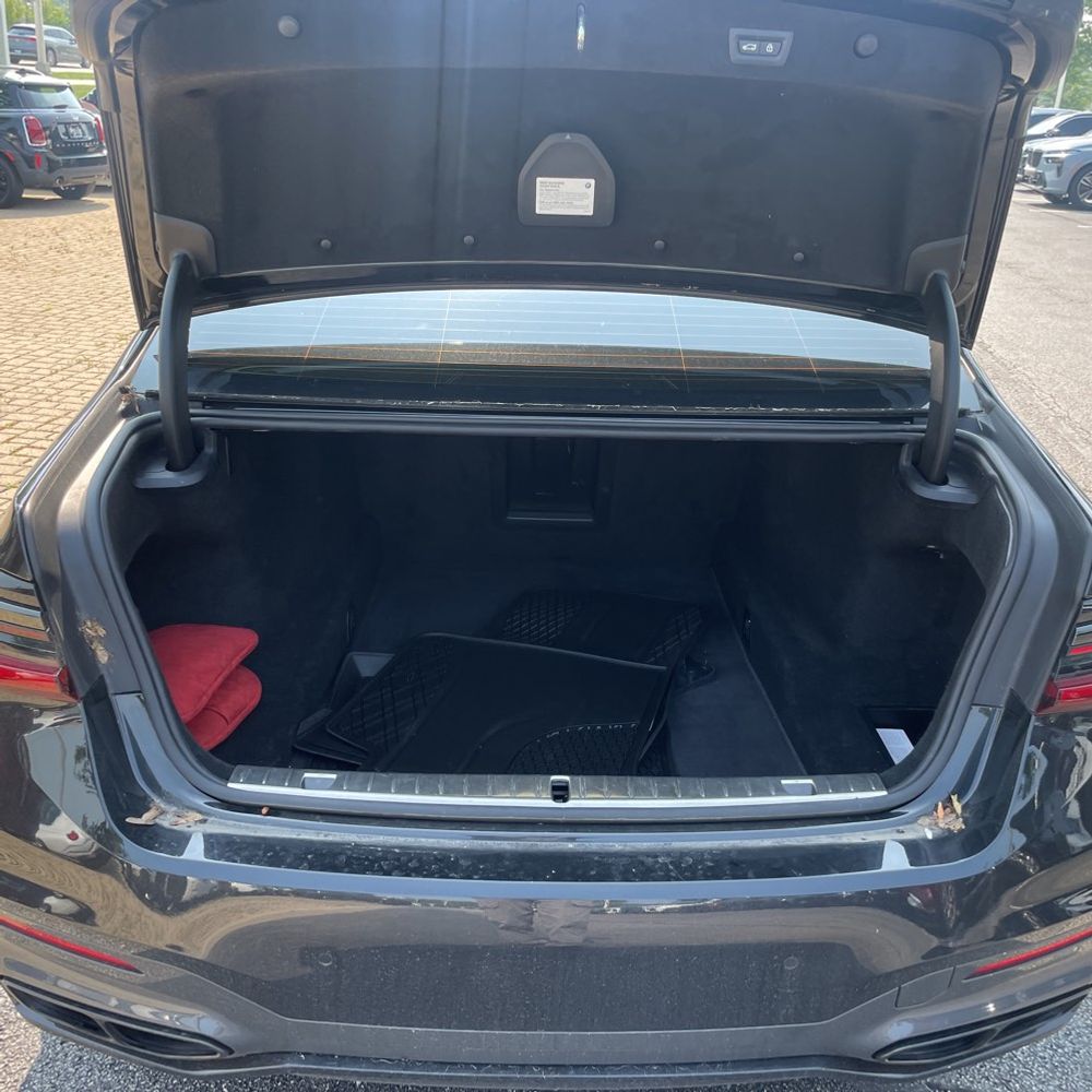 2022 BMW 7-Series M760xi