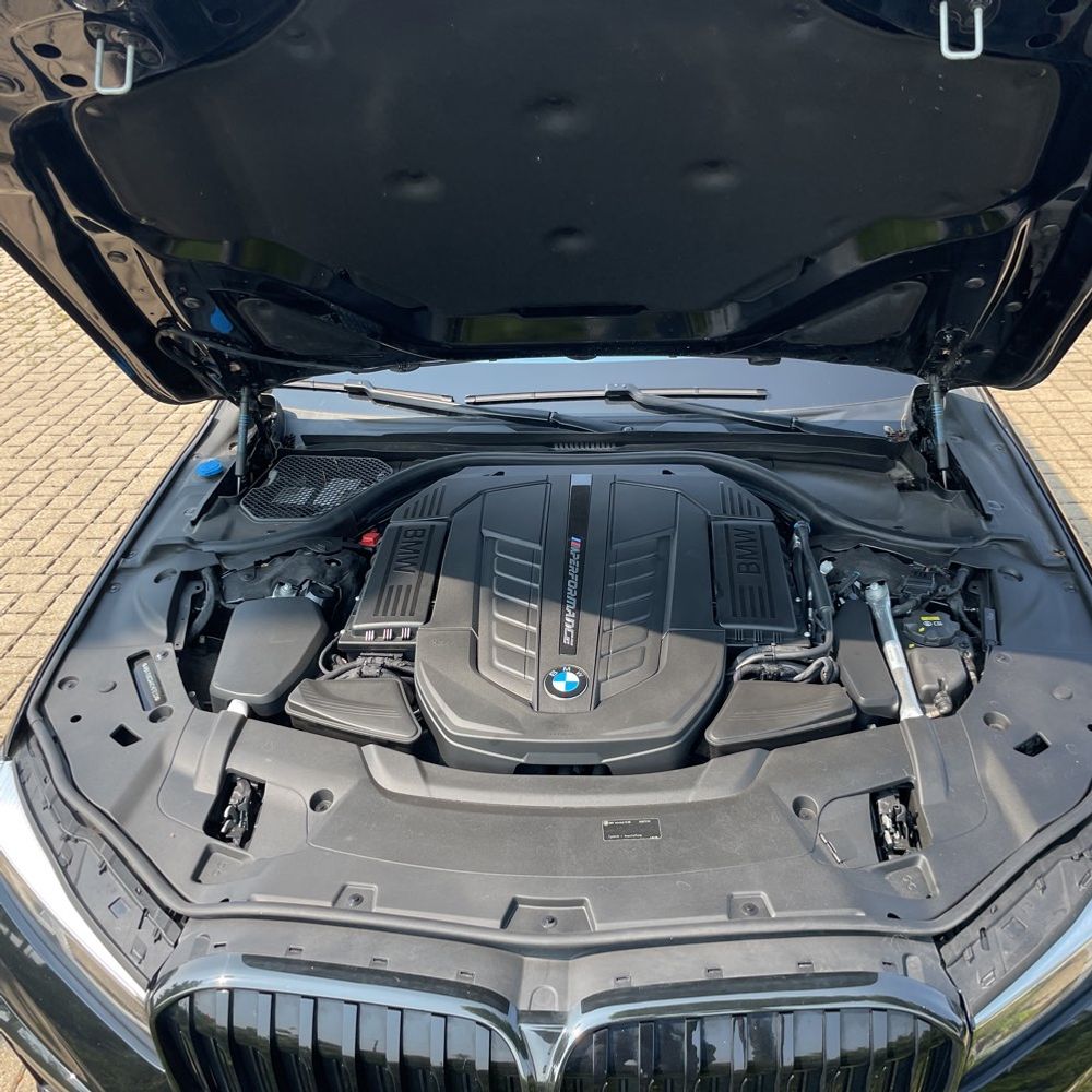 2022 BMW 7-Series M760xi