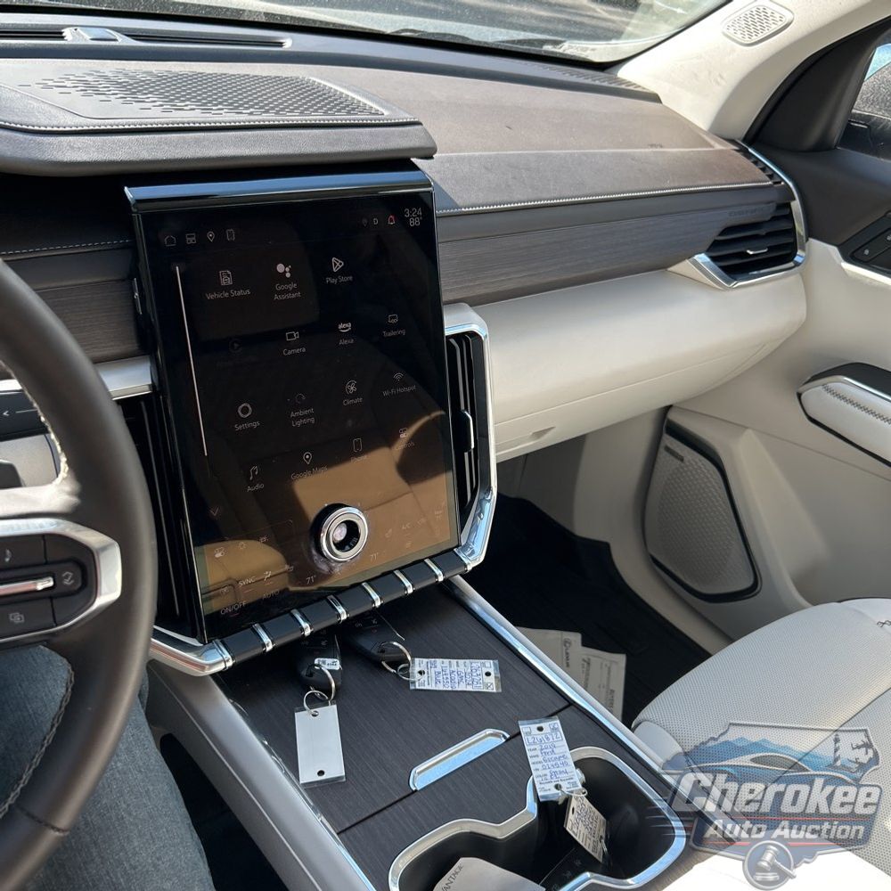 2024 GMC Acadia Denali