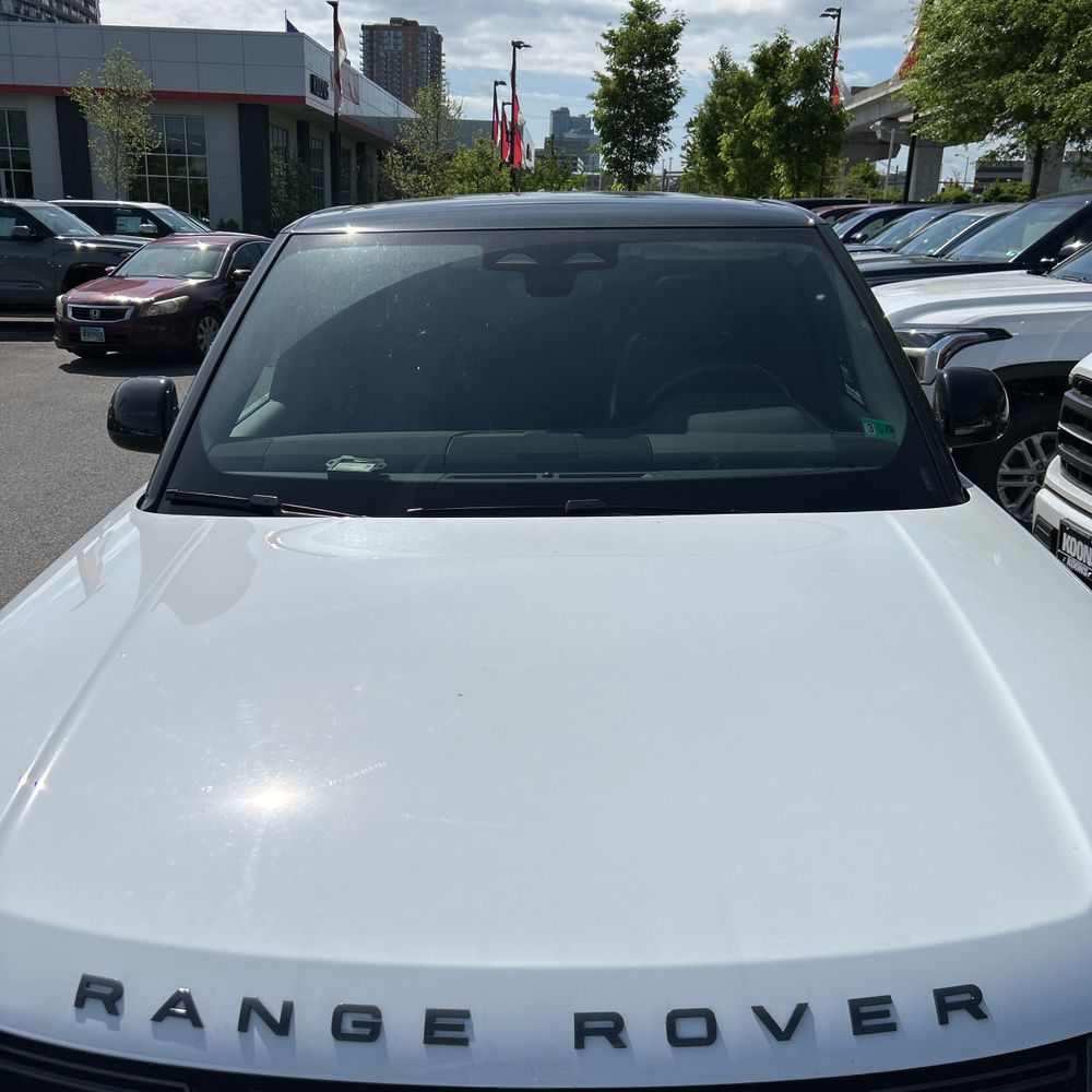 2025 Land Rover Range Rover P400 SE LWB