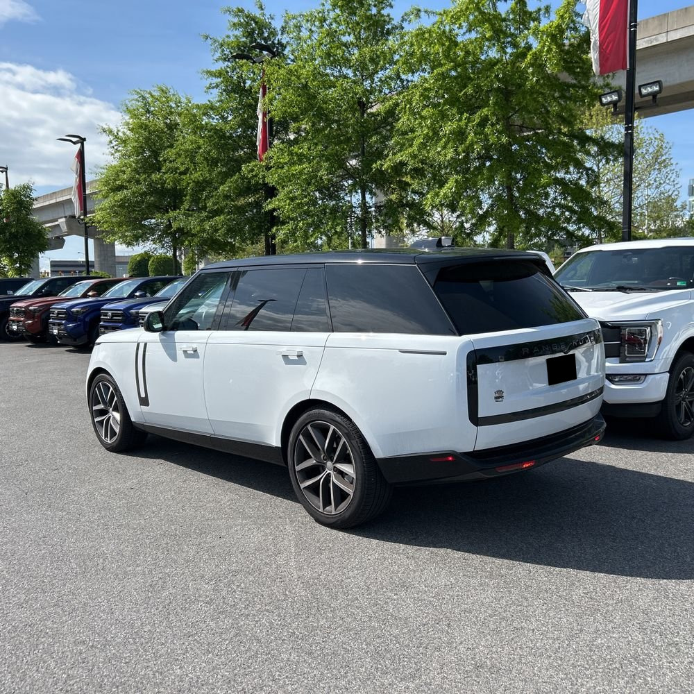 2025 Land Rover Range Rover P400 SE LWB