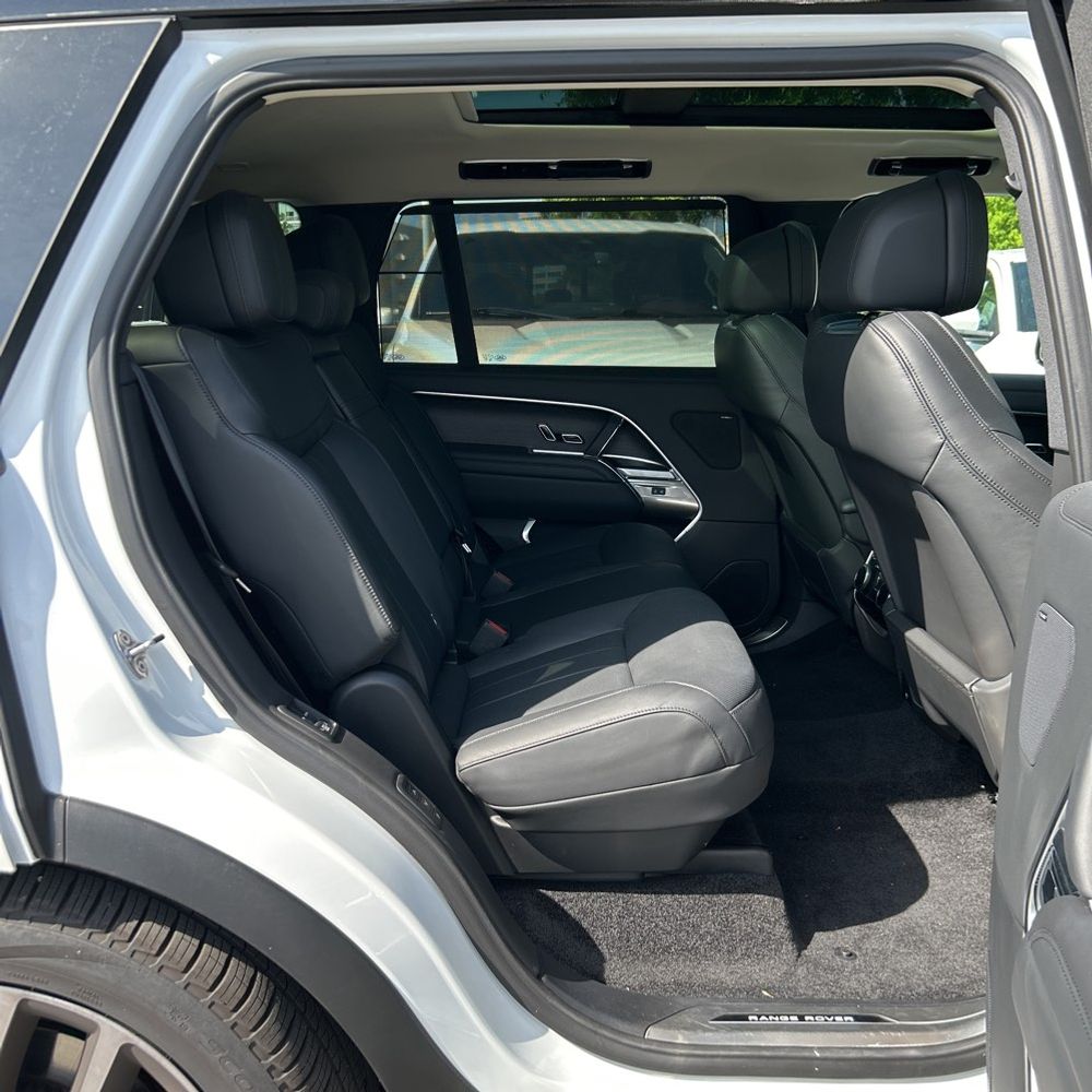 2025 Land Rover Range Rover P400 SE LWB