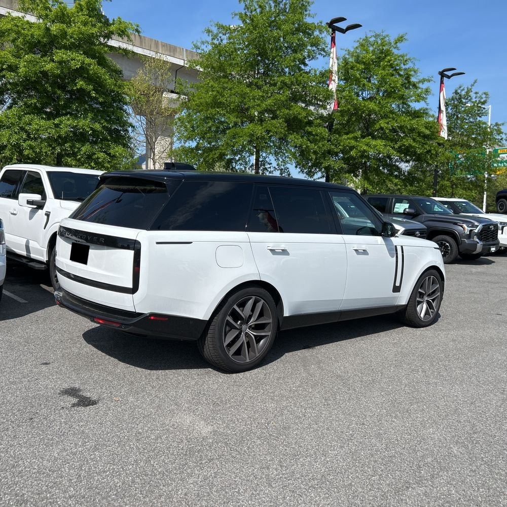 2025 Land Rover Range Rover P400 SE LWB