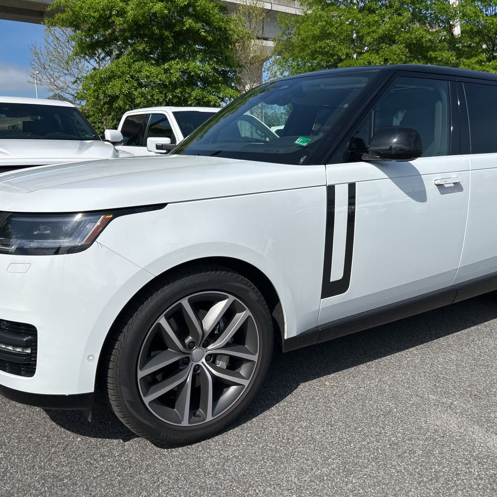 2025 Land Rover Range Rover P400 SE LWB
